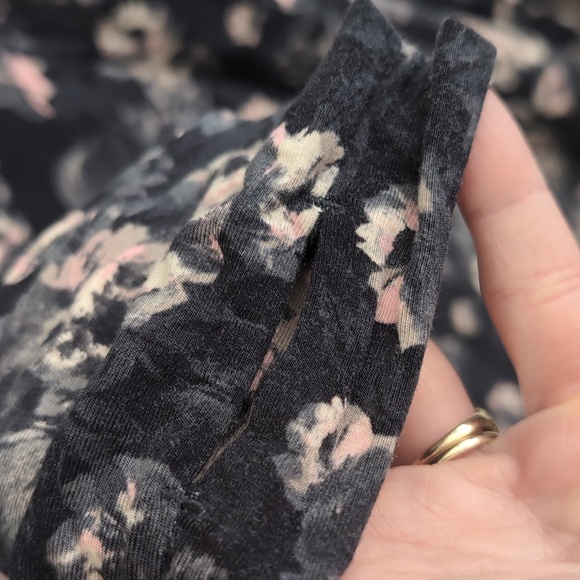 Women's Medium Cuddl Duds Cowl Neck Back Pink Floral Stretchy Soft Tunic Top - Picture 3 of 3